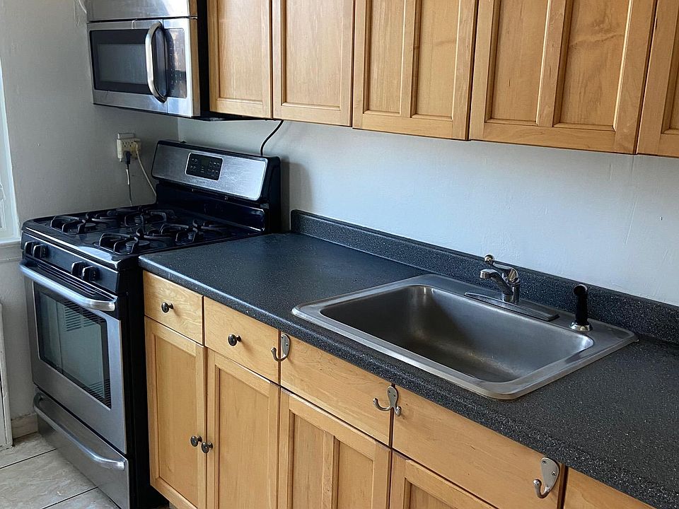 1st image of 15000 18th Ave #2