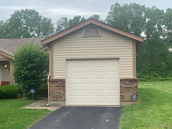 2nd image of 935 Amaral Cir