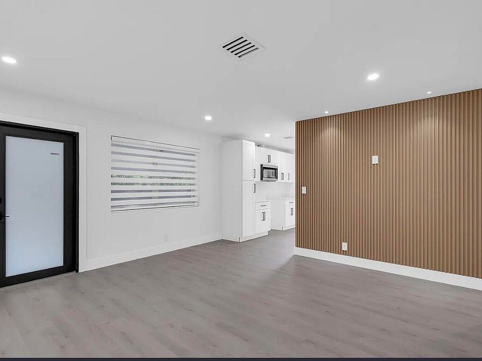 1st image of 1341 SE 10th Avenue