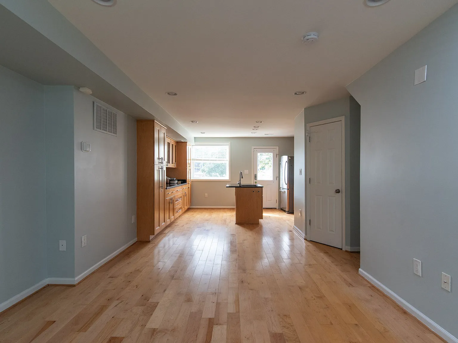 4 bed, 1525 sqft, $3,700 — Photo 4