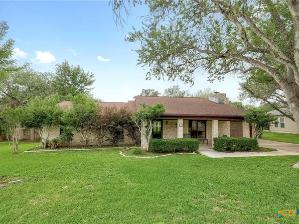 150 Oak Creek Cir, Luling, TX 78648