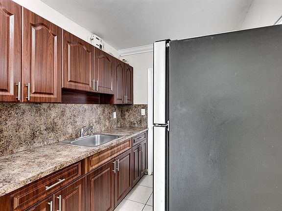 4th image of 729 NW 17th Avenue