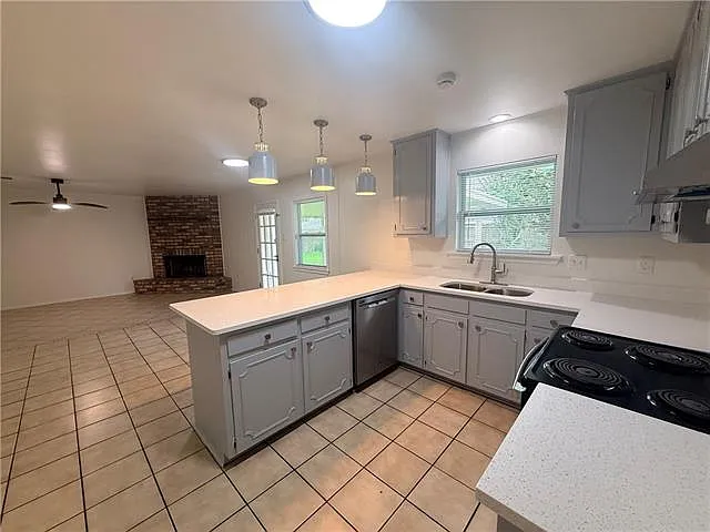 805 Terry Pkwy — Photo 4