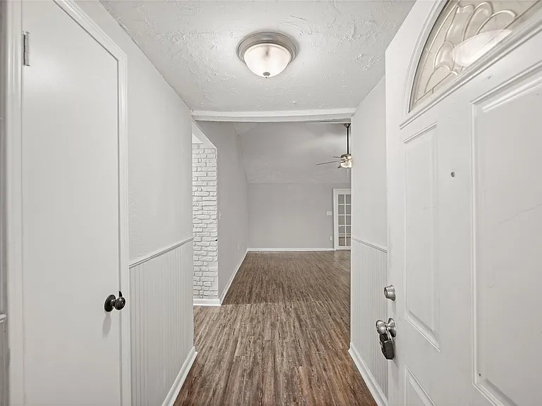 2929 Leroy St — Photo 2