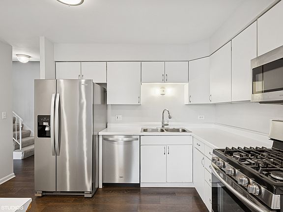 4th image of 102 E Lillian Ave APT 2C