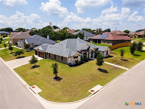 3rd image of 4003 Fossil Ridge Dr