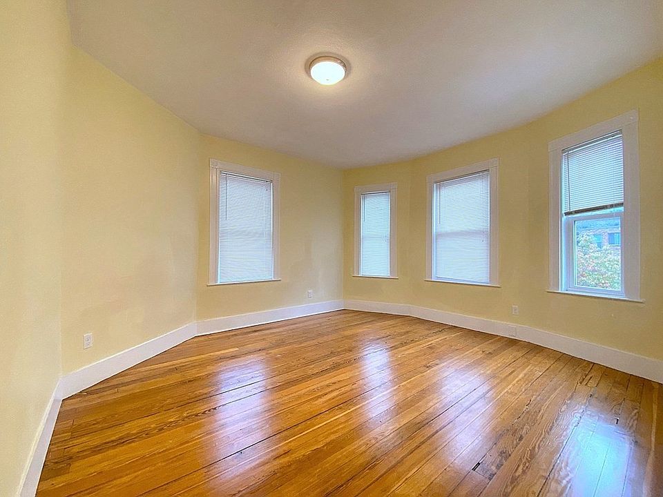 1st image of 571 Washington St #3