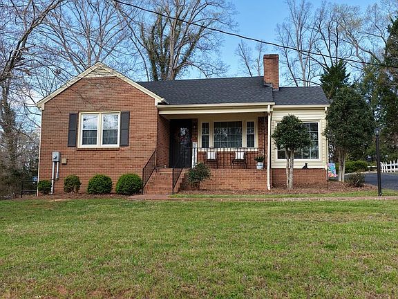 2nd image of 104 Oakhaven Dr