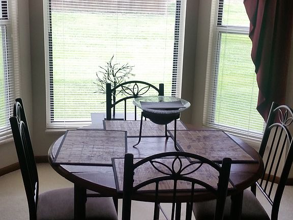 Dining with bay window