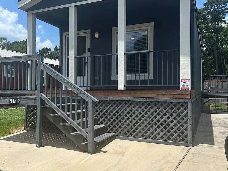 21509 W Hammond Dr — Photo 1