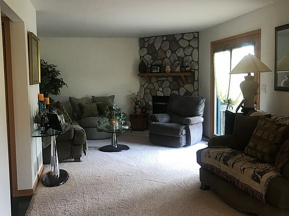 4th image of 7025 Emily Ln