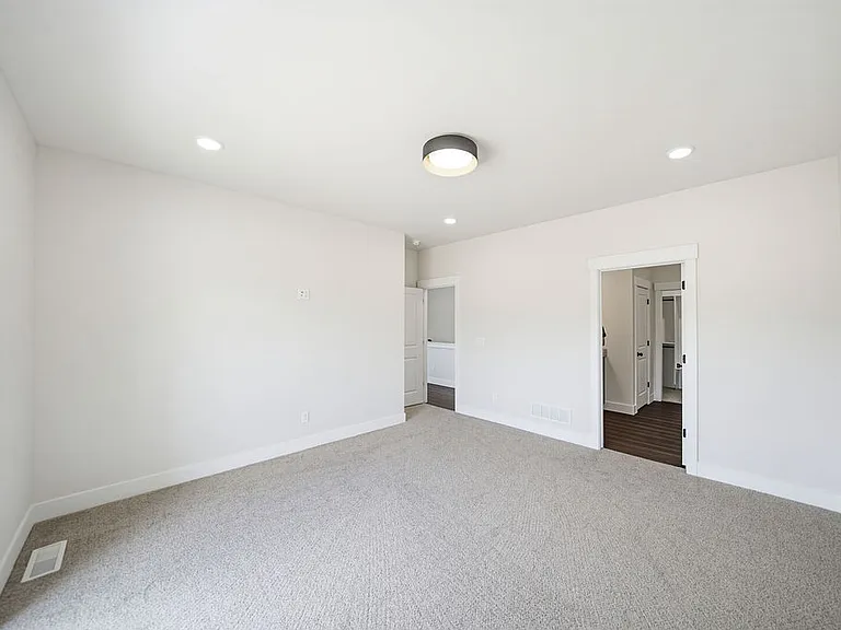 445 E River Ln — Photo 26