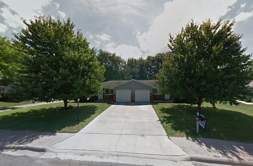 Front View of Drive and Garage