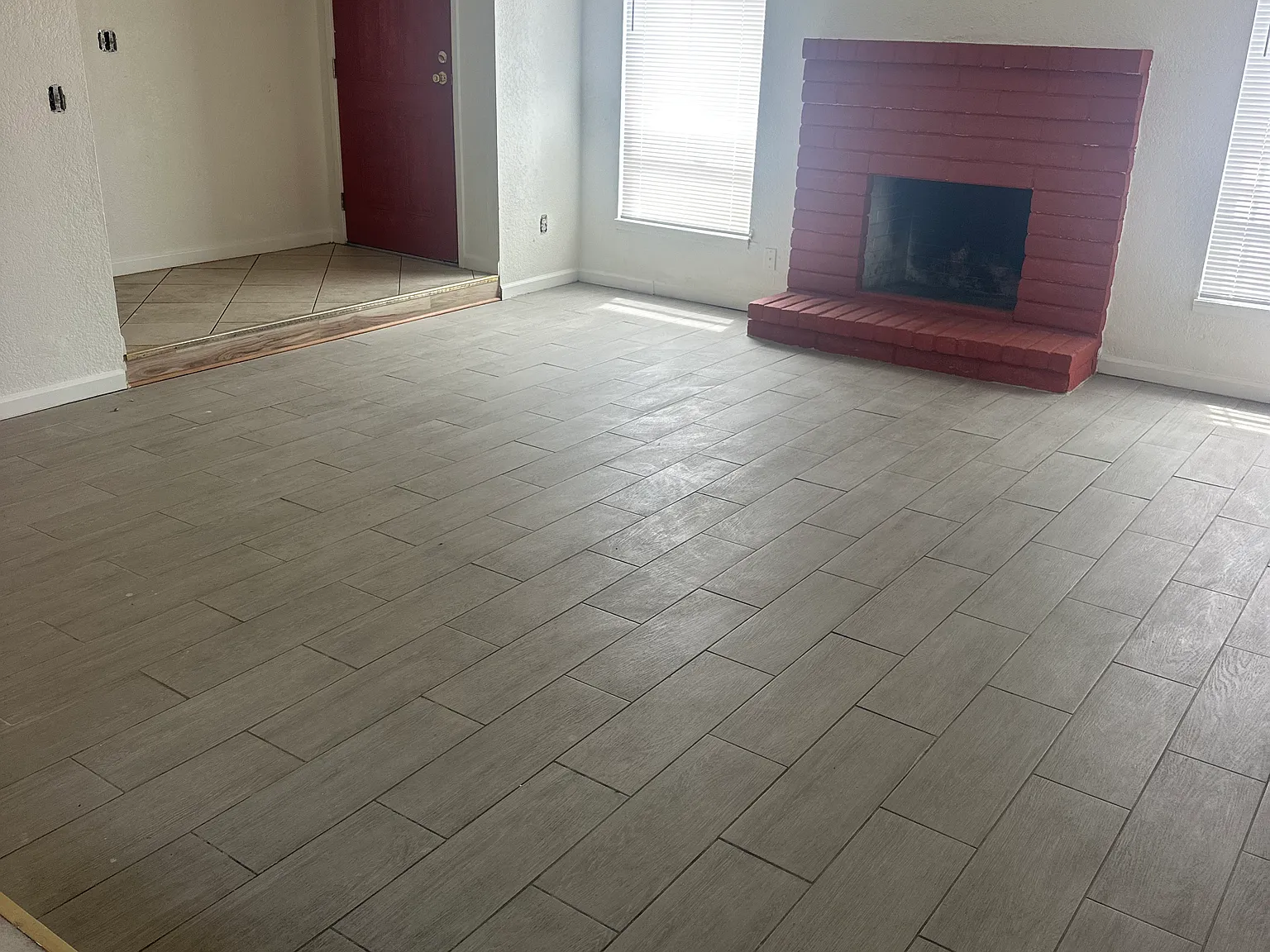 3 bed, 950 sqft, $2,050 — Photo 3