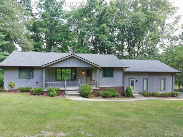 5211 Strawberry Lake Rd, Whitmore Lake, MI 48189