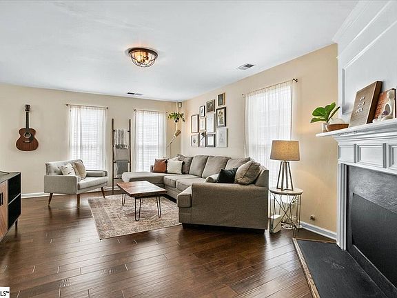 5th image of 15 Brockmore Dr