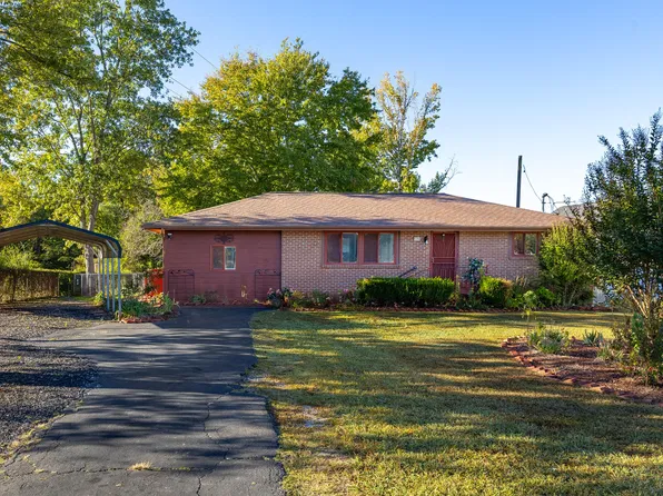 8206 Shallowford Rd, Chattanooga, TN 37421