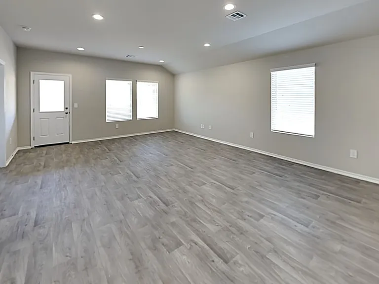 2513 Billie Ln — Photo 4