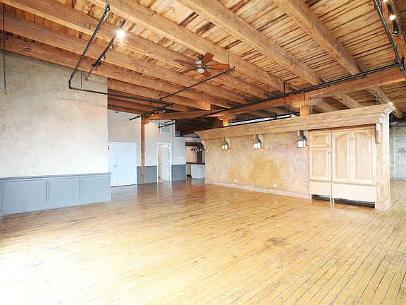 5th image of 1147 W Ohio St Suite 702