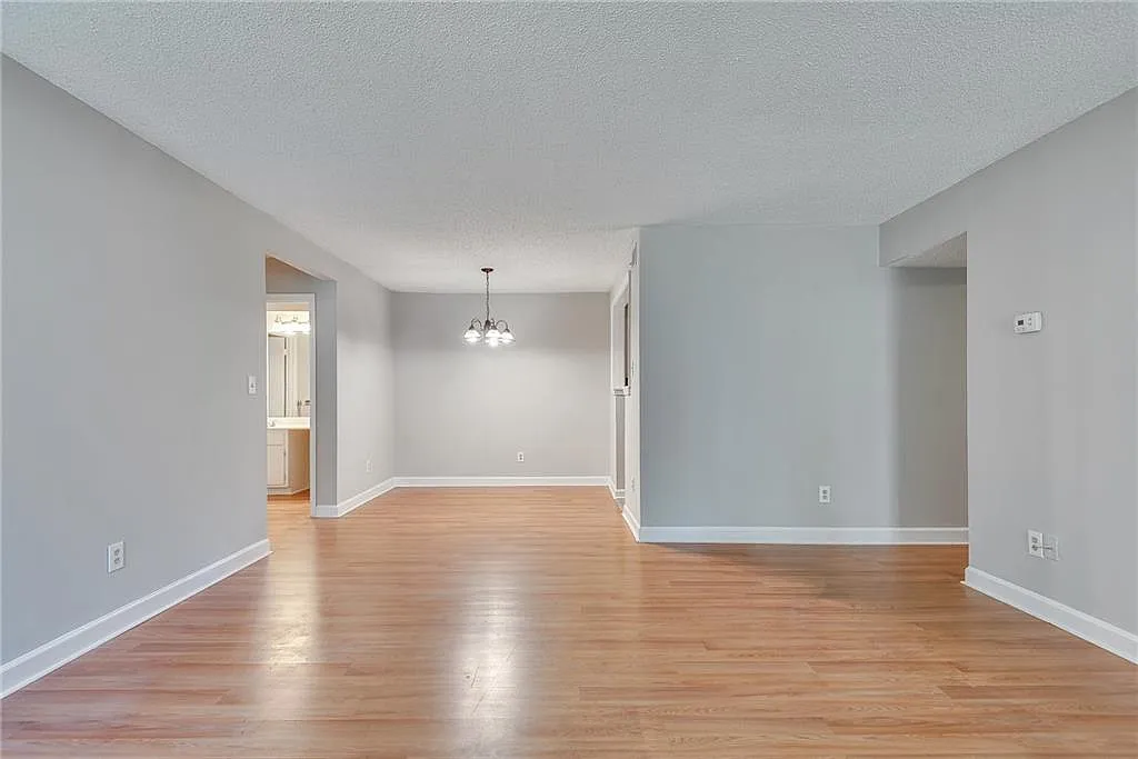 2 bed, 2.0 bath, 1060 sqft, $1,890 — Photo 3