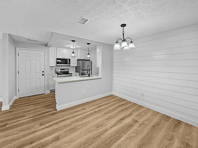 Springview Apartments — Photo 9