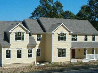 8 Meridian Ridge Rd, Newtown, CT 06470