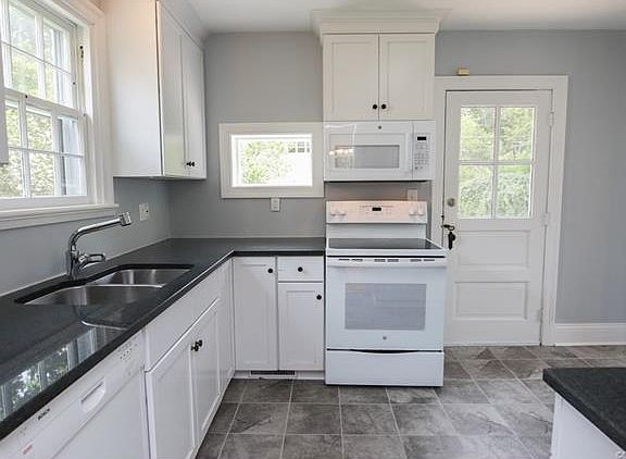 3rd image of 4510 Kensington Ave
