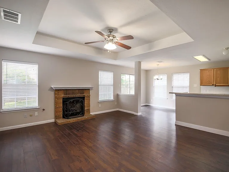 1806 Oakmont Ln — Photo 4