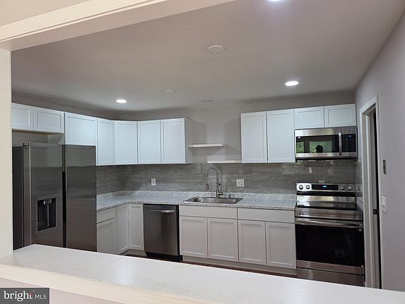 5th image of 1706 Samuel Ln