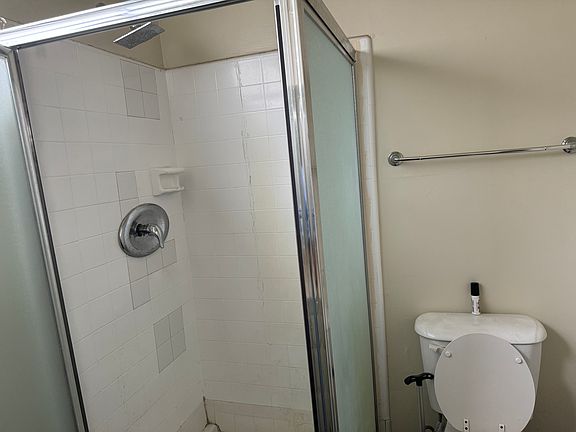 4th image of 4863 Southridge Ave