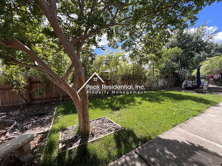 6249 Sunmist Way — Photo 28