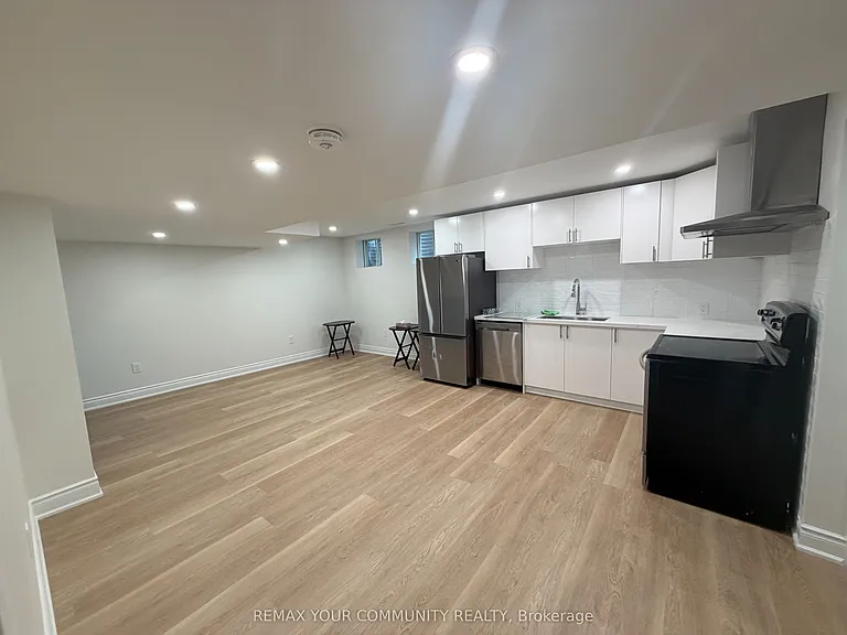 414 Wycliffe Ave — Photo 8