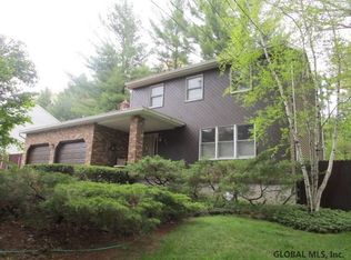 956 Pine Hill Dr N, Schenectady, NY 12303