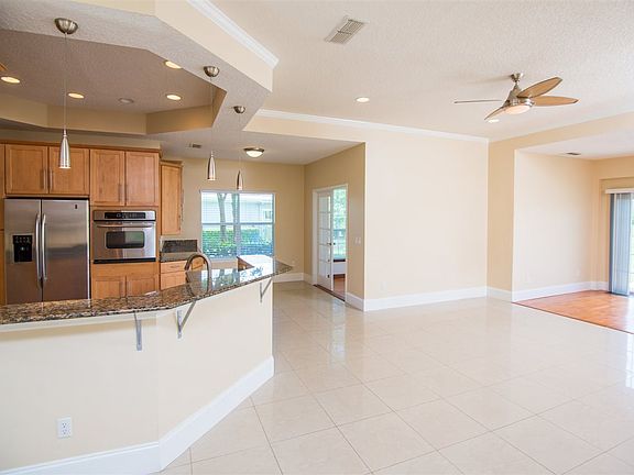3rd image of 707 Divot Ct