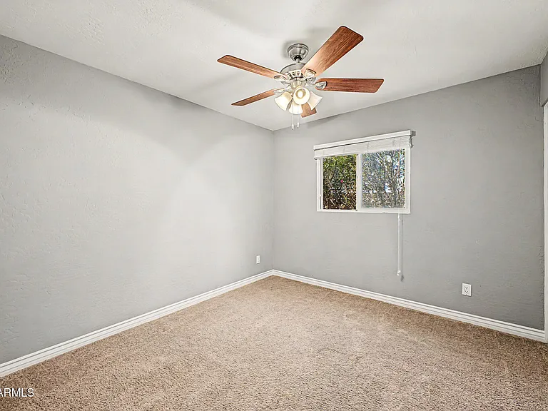 1340 E Donner Dr — Photo 20