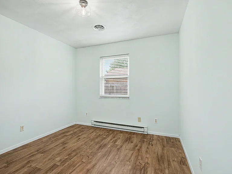 452 Jamesway Dr — Photo 8