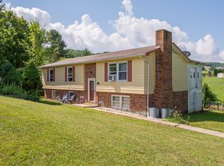 152 High Ridge Ln, Bland, VA 24315