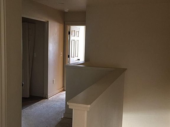 4th image of 941 Saxon Way Unit 4-D