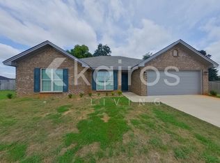 265 Silver Pointe Dr, Elmore, AL 36025
