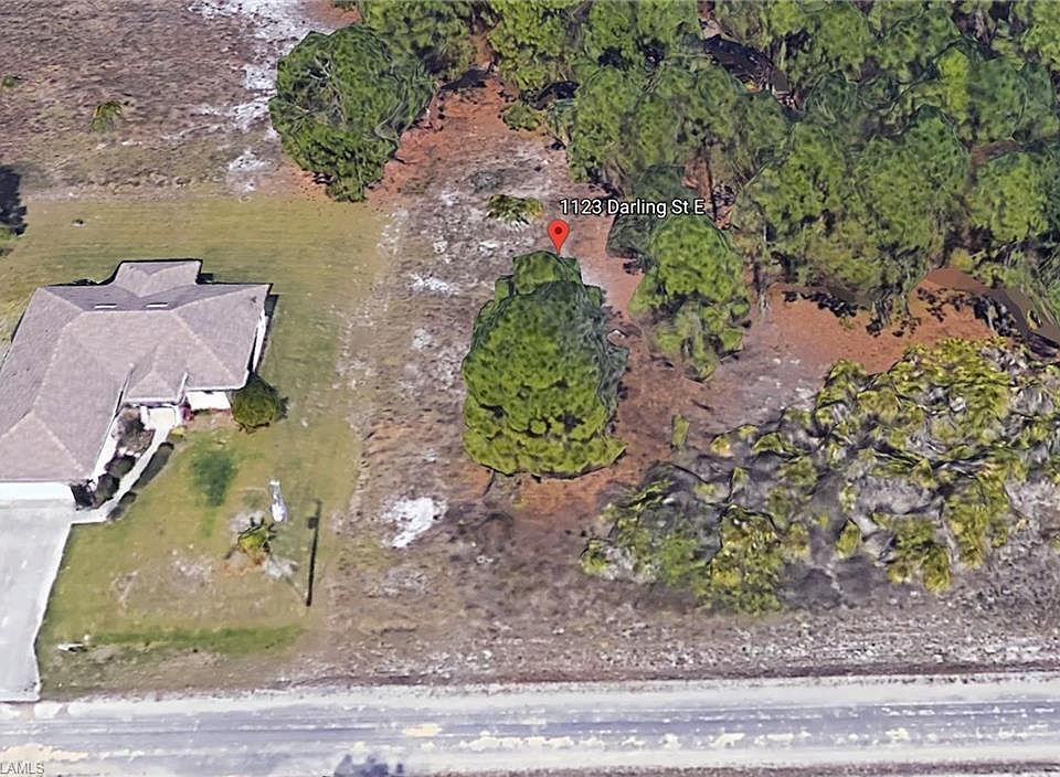 2nd image of 1123 Darling St E