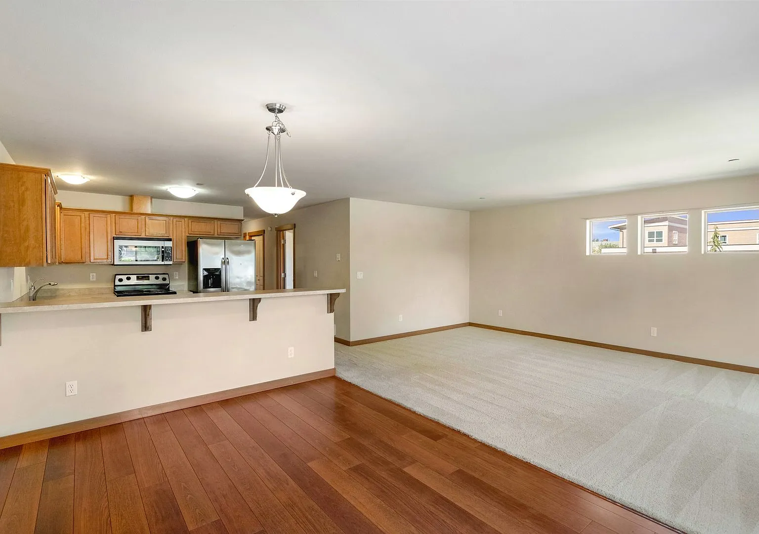 3 Bed 2 Bath - Nice Condition Mirabella Square Condo - NAS Whidbey — Photo 2