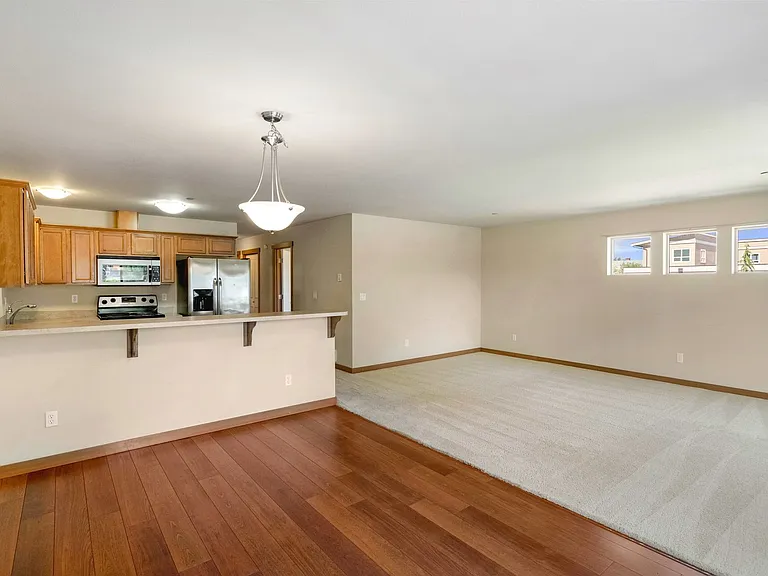 Townhomes/Apartments - 259 Se Ely St — Photo 2