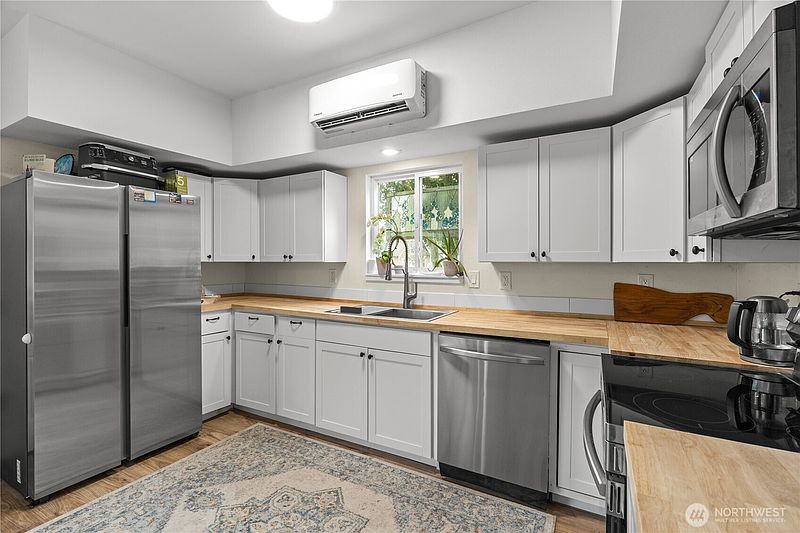 4th image of 618 Randall Street
