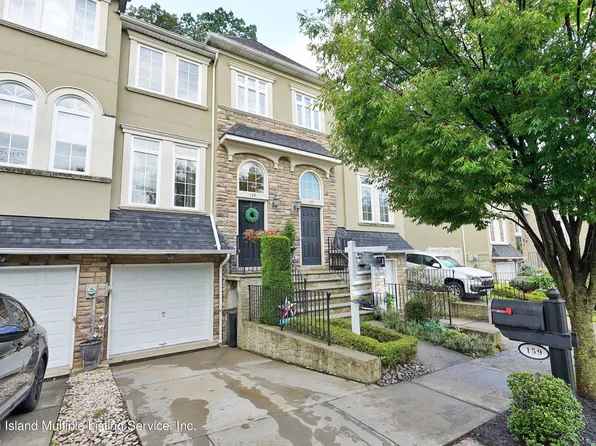 159 Presentation Cir, Staten Island, NY 10312
