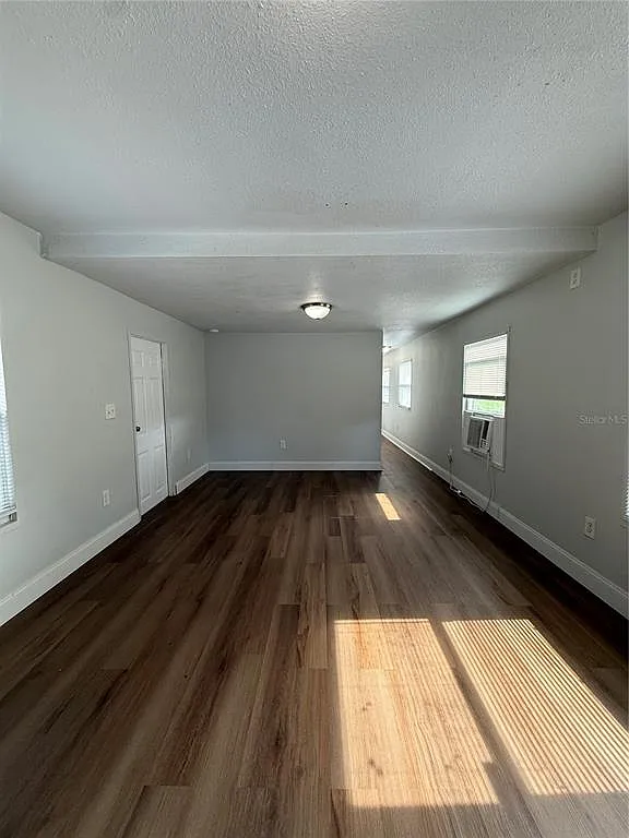 3 bed, 1.0 bath, 850 sqft, $1,500 — Photo 3