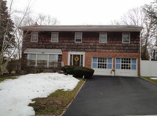 20 Abbot Rd, Smithtown, NY 11787