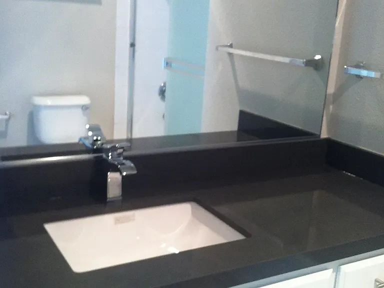 2x2.5 / 1325 sf / Bathroom