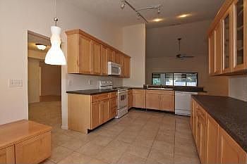 2nd image of 2548 Creekview Cir
