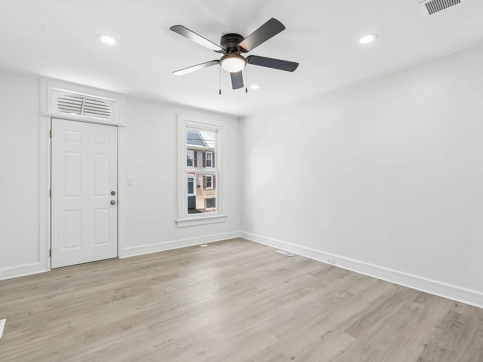 3 bed, 1328 sqft, $2,250 — Photo 4