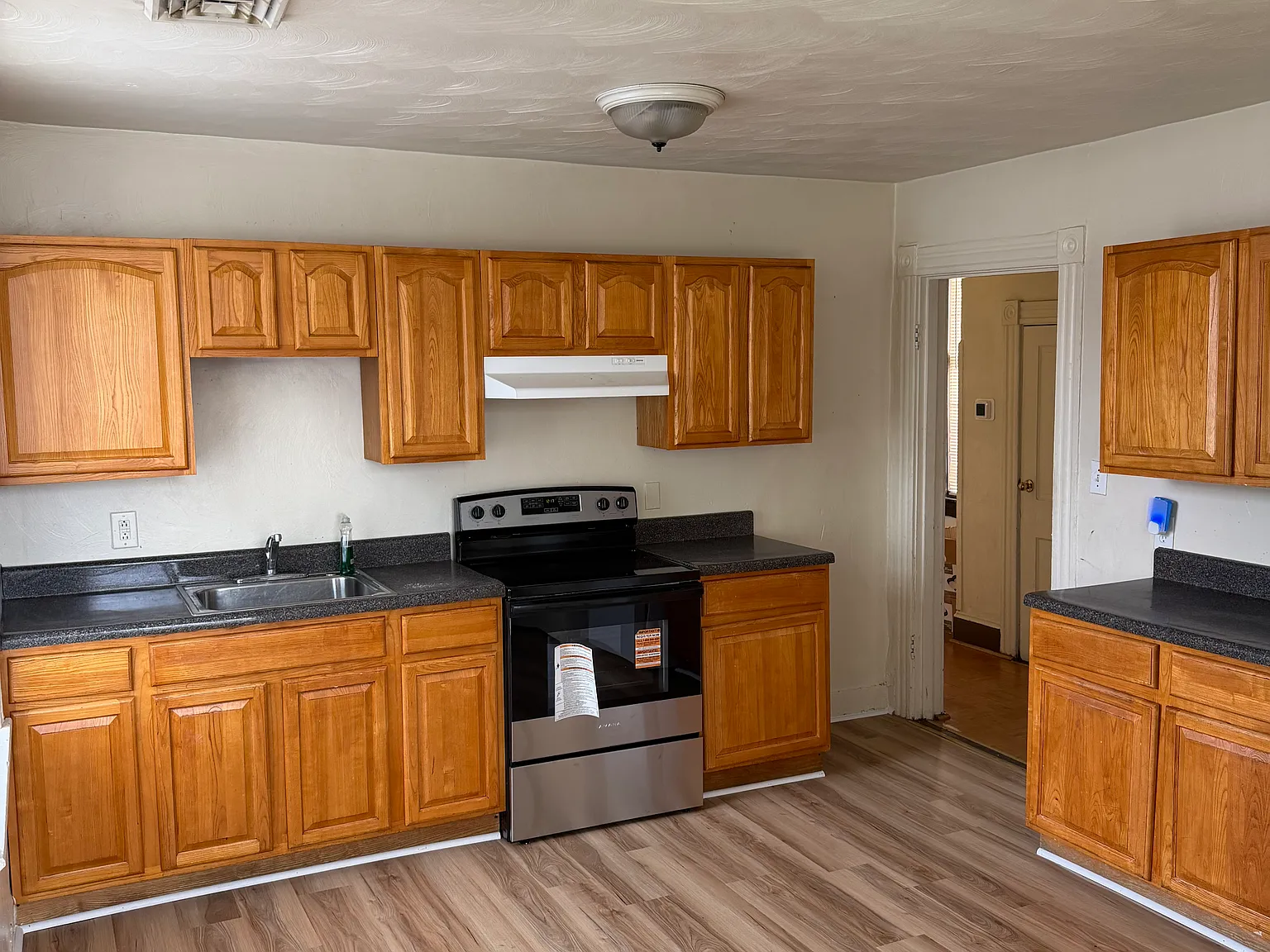 3 bed, 1450 sqft, $1,800 — Photo 2